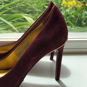 Suede Pumps